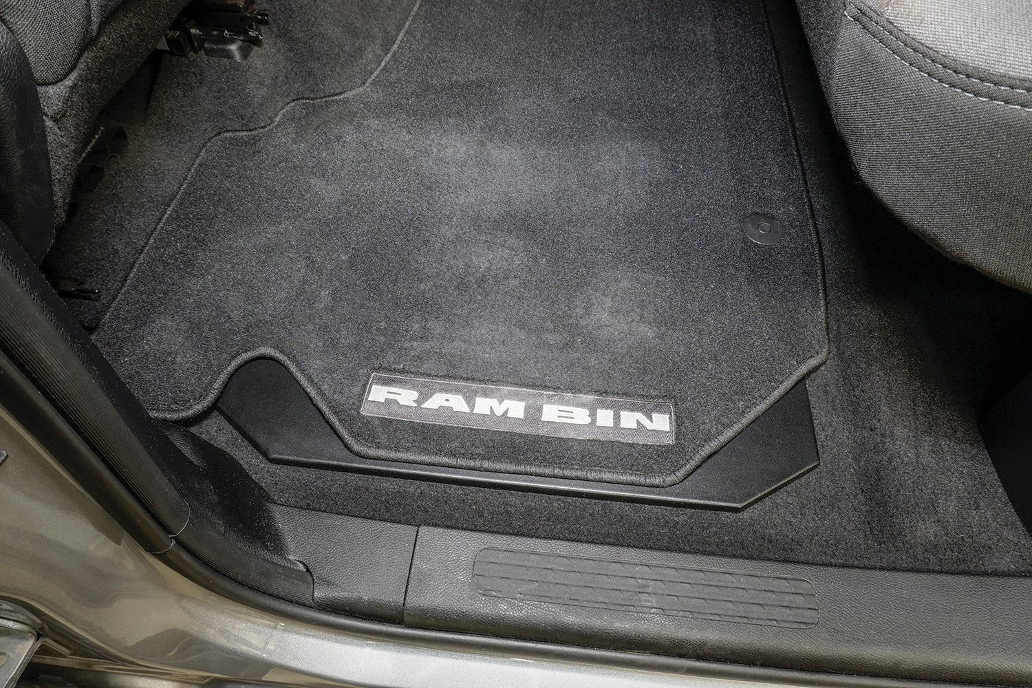In-Floor Locking Cargo Lid 19-27 1500 Crew CabBlack, Pair) Tuffy Security-4