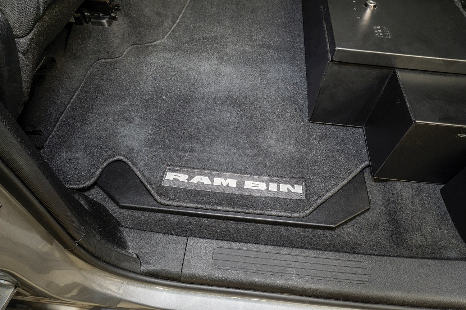 In-Floor Locking Cargo Lid 19-27 1500 Crew CabBlack, Pair) Tuffy Security-7