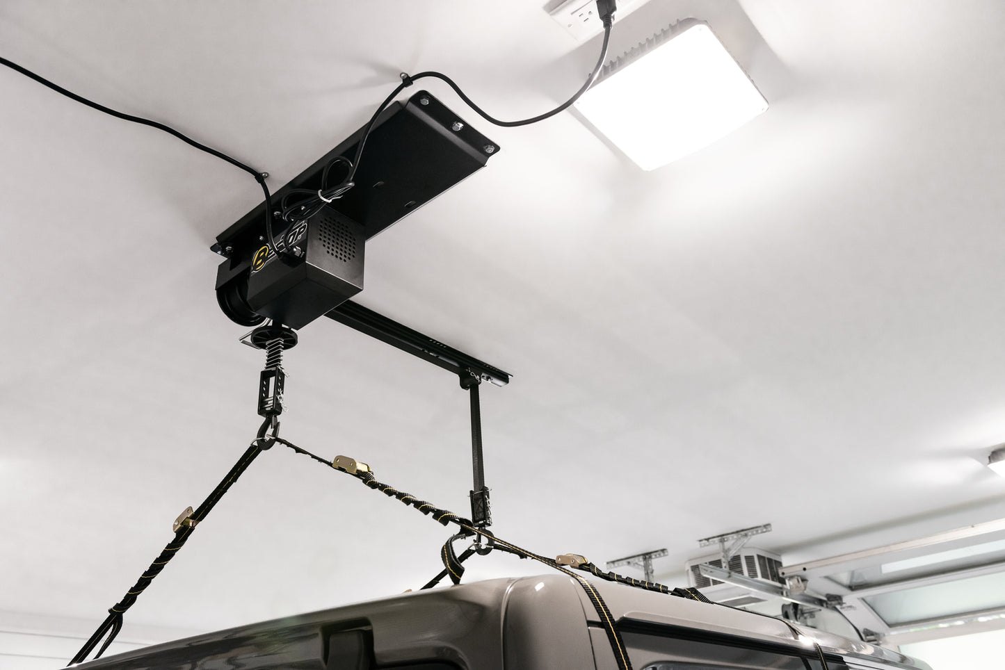 HOSS Hardtop Hoist Jeep 2018-26 Wrangler JL Black Bestop-11