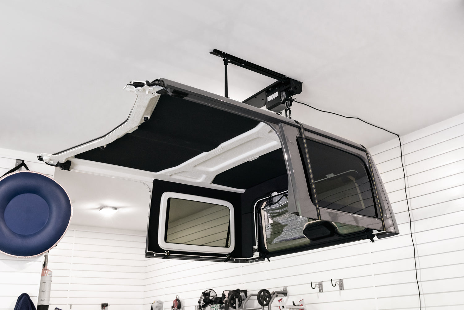 HOSS Hardtop Hoist Jeep 2018-26 Wrangler JL Black Bestop-16