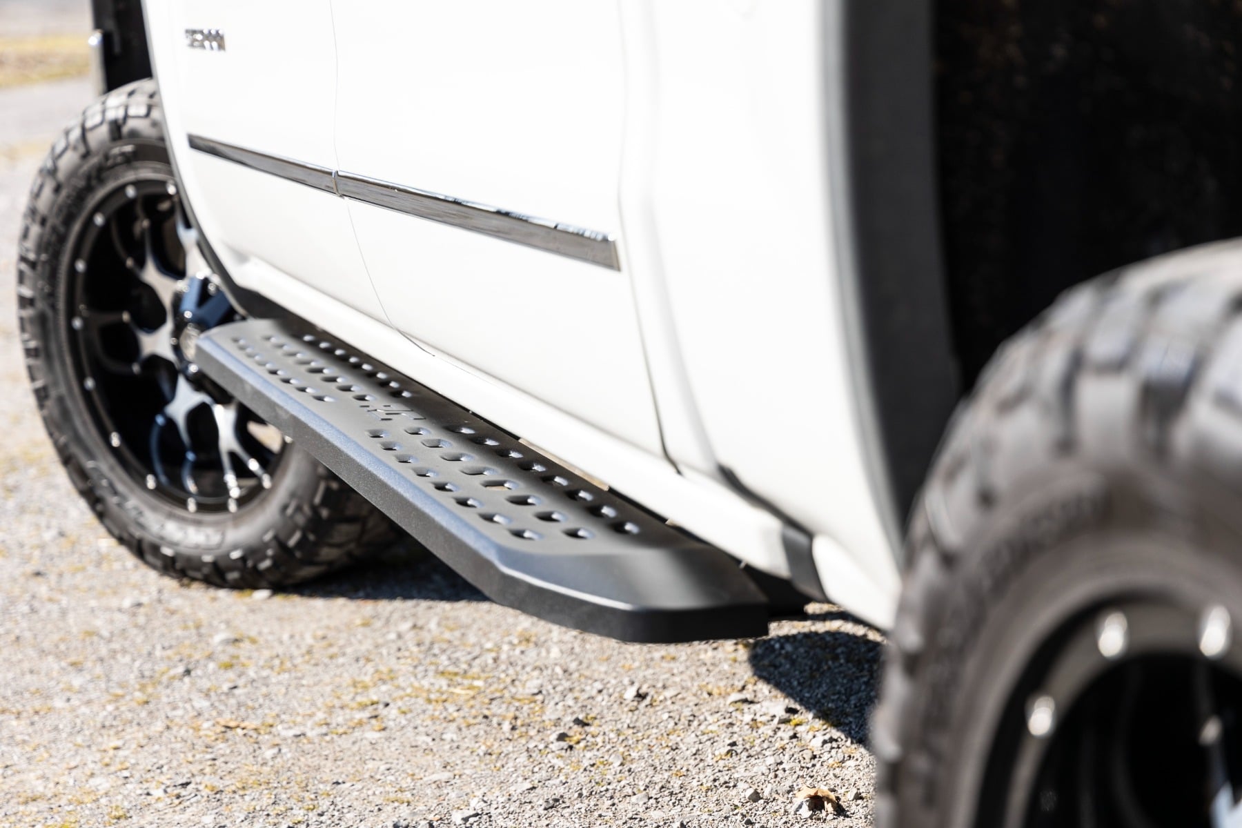 RPT2 Running Boards Crew Cab Silverado/Sierra 1500/2500HD/3500HD (07-18 & Classic) Rough Country-4