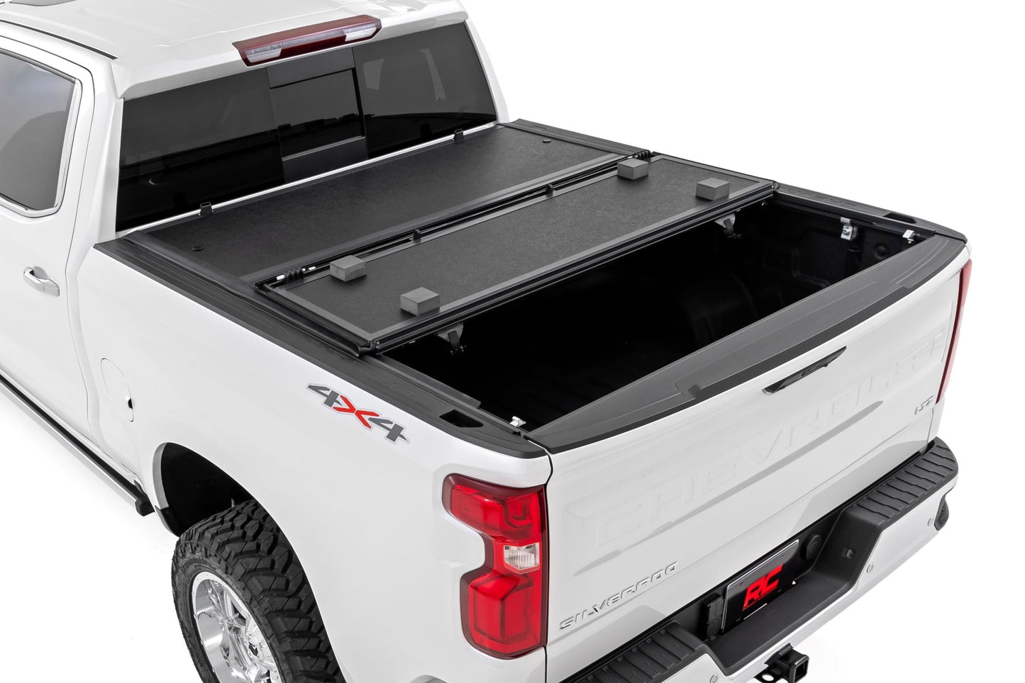 Hard Low Profile Bed Cover 5 Foot 10 Inch Bed Chevy/GMC Sierra 1500 (19-26)/Silverado 1500 (19-26) Rough Country-1