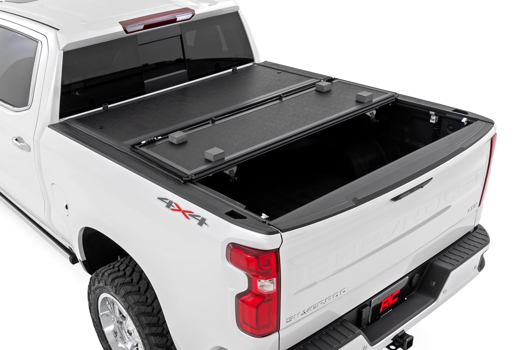 Hard Low Profile Bed Cover 5 Foot 10 Inch Bed Chevy/GMC Sierra 1500 (19-26)/Silverado 1500 (19-26) Rough Country-1