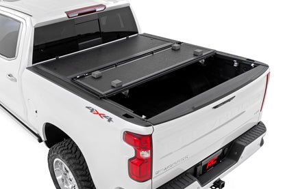 Hard Low Profile Bed Cover 5 Foot 10 Inch Bed Chevy/GMC Sierra 1500 (19-26)/Silverado 1500 (19-26) Rough Country-1