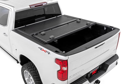 Hard Low Profile Bed Cover 6 Foot 7 Inch Bed Chevy/GMC Sierra 1500 (19-26)/Silverado 1500 (19-26) Rough Country-4