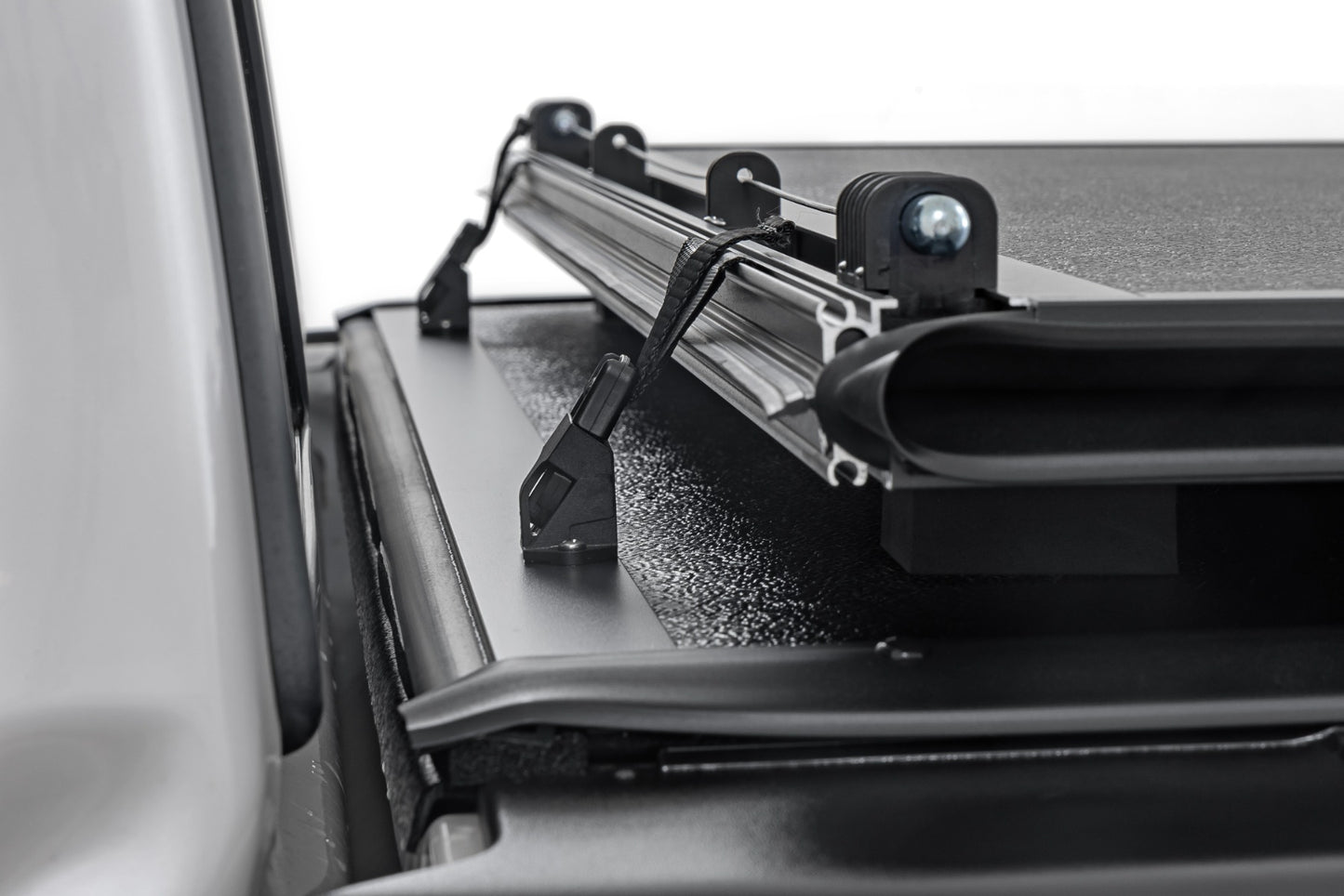 Hard Low Profile Bed Cover 5 Foot 7 Inch Bed Ford F-150 2WD/4WD (2004-2014) Rough Country-5