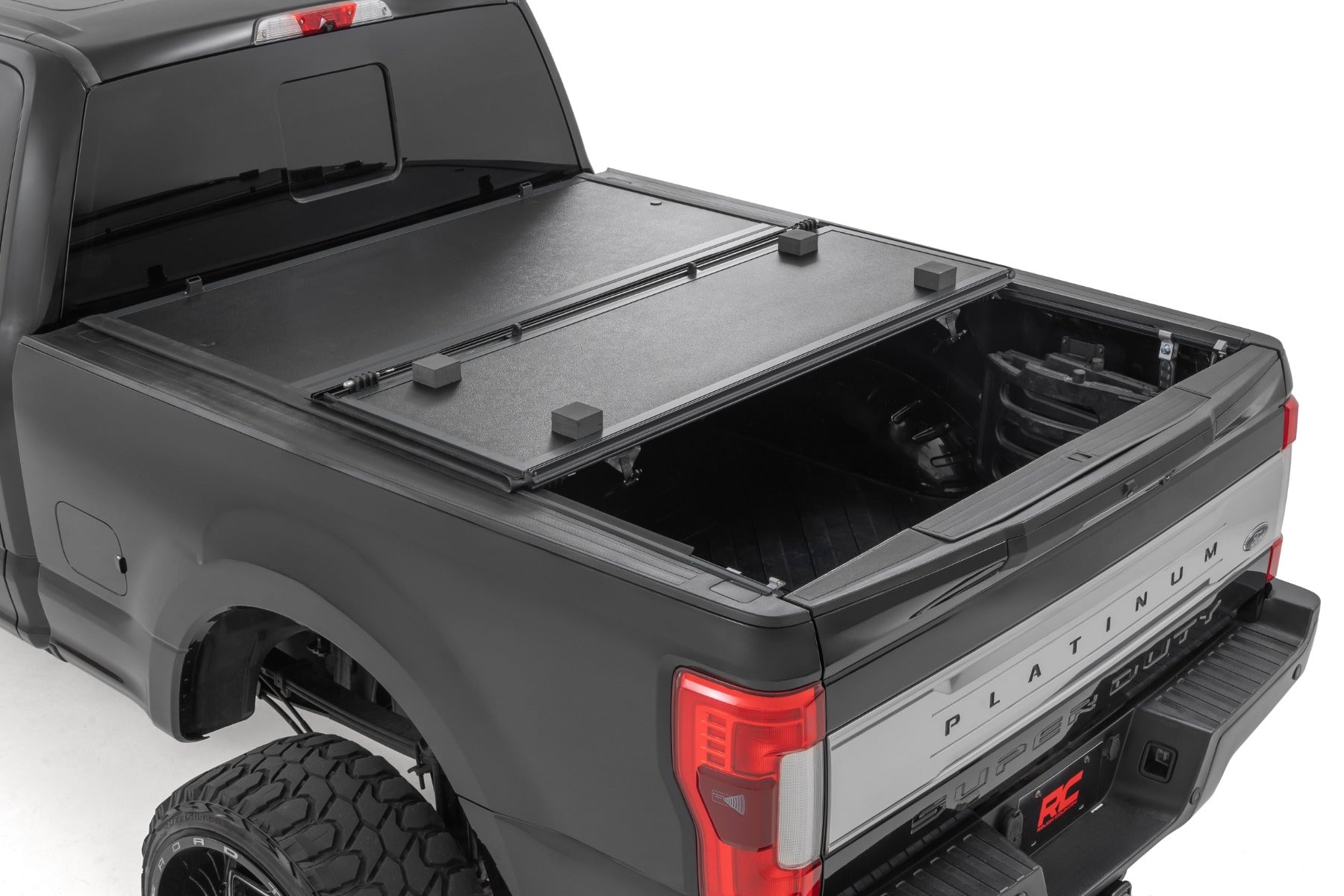 Hard Low Profile Bed Cover 6 Foot 10 Inch Bed Ford F-250/F-350 Super Duty (17-26) Rough Country-1
