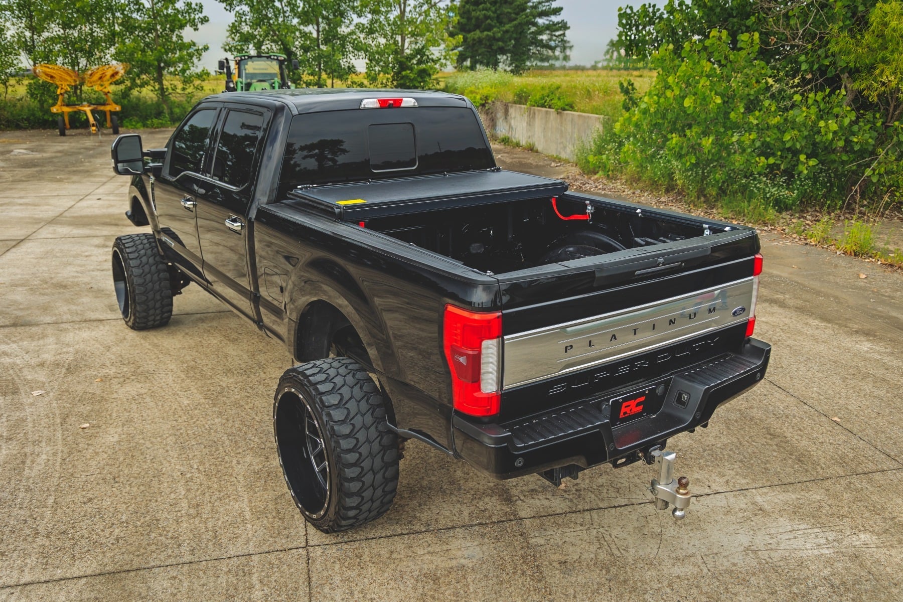 Hard Low Profile Bed Cover 6 Foot 10 Inch Bed Ford F-250/F-350 Super Duty (17-26) Rough Country-5
