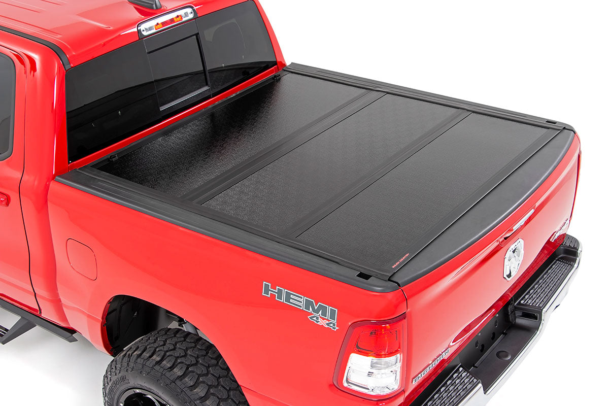 Rough Country Dodge Low Profile Hard Tri-Fold Tonneau Cover 19-20 RAM 1500 Quad/Mega Cab 5.5ft; Bed W/O RAMbox Rough Country