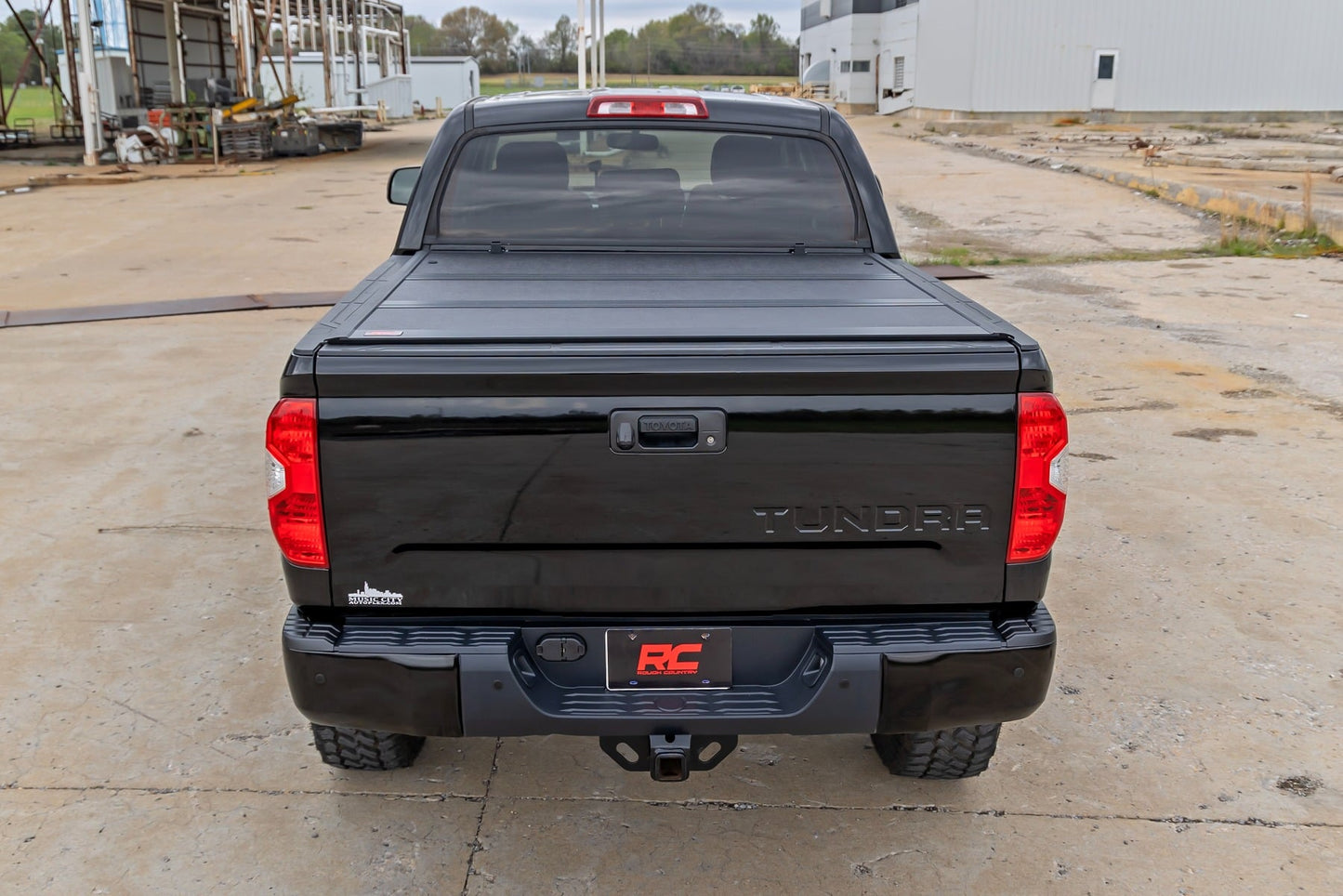 Hard Low Profile Bed Cover 5 Foot 7 Inch Bed Toyota Tundra 2WD/4WD (2007-2021) Rough Country-4