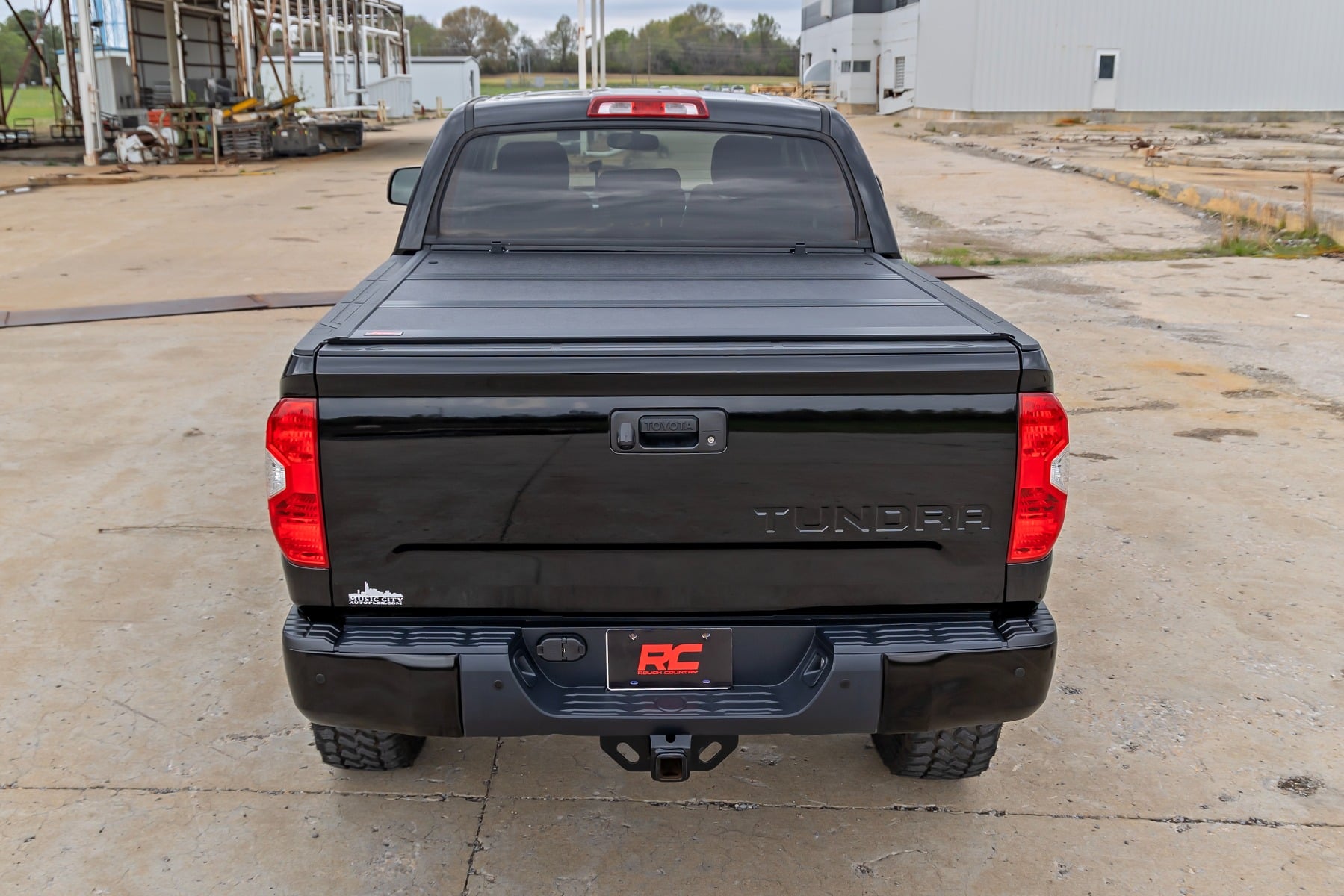 Hard Low Profile Bed Cover 5 Foot 7 Inch Bed Toyota Tundra 2WD/4WD (2007-2021) Rough Country-4