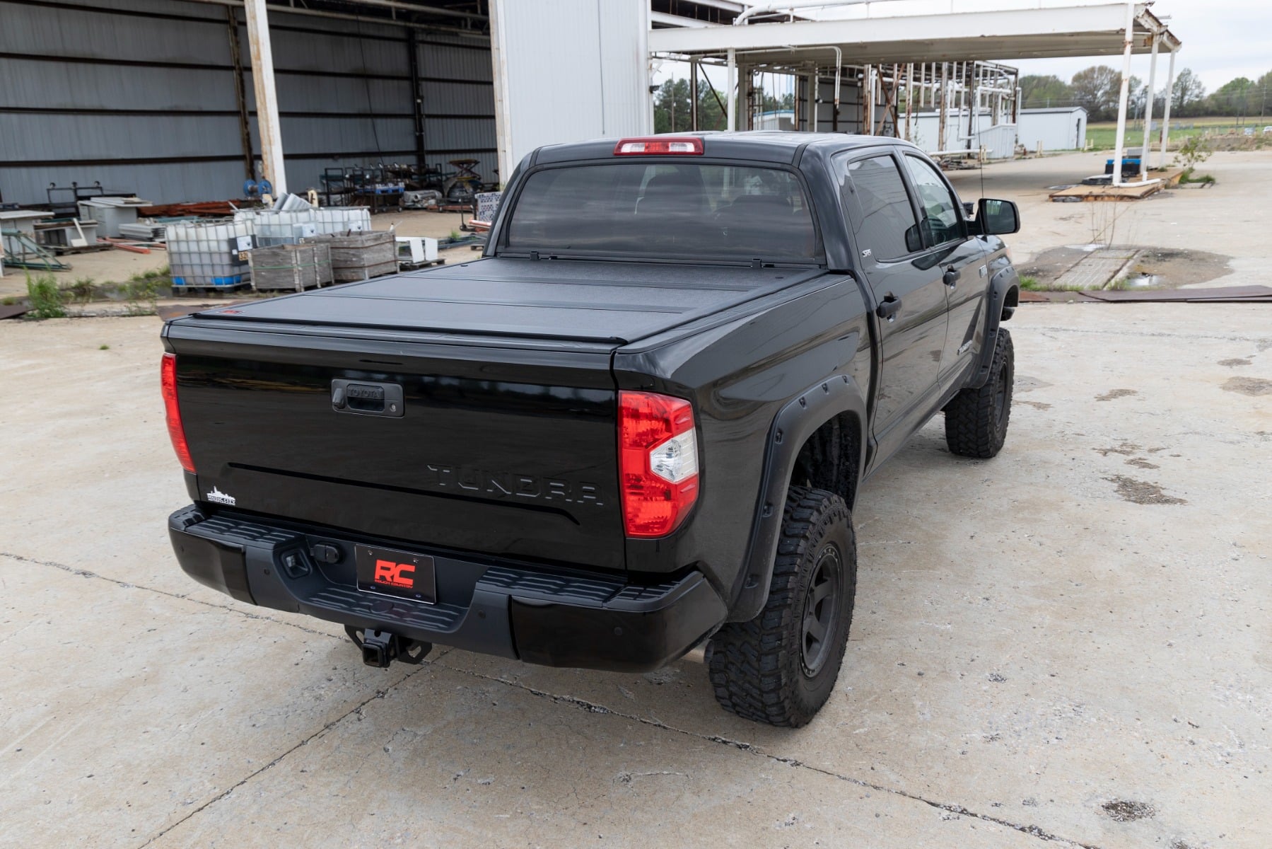 Hard Low Profile Bed Cover 5 Foot 7 Inch Bed Toyota Tundra 2WD/4WD (2007-2021) Rough Country-5