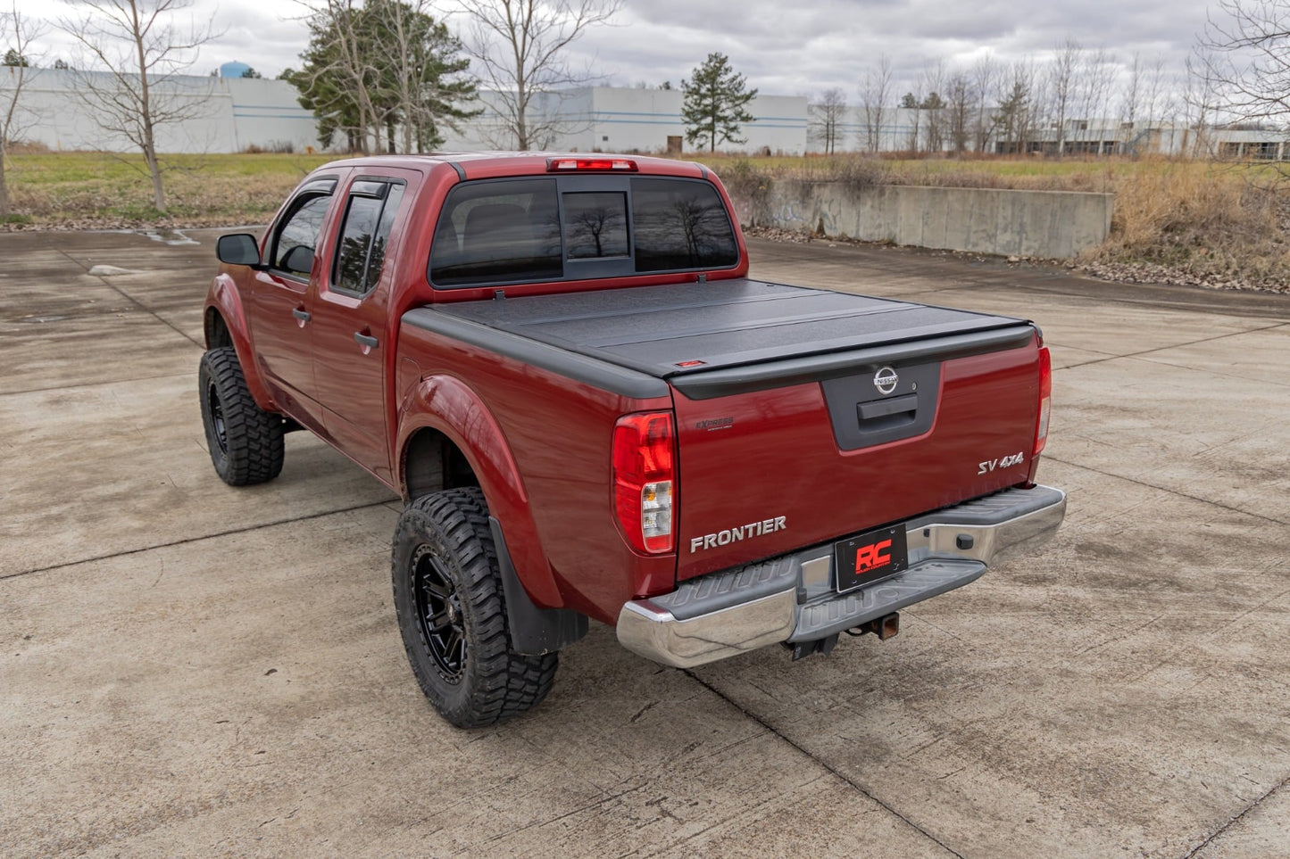 Hard Low Profile Bed Cover 5 Foot Bed Cargo Mgmt Nissan Frontier (05-21) Rough Country-5