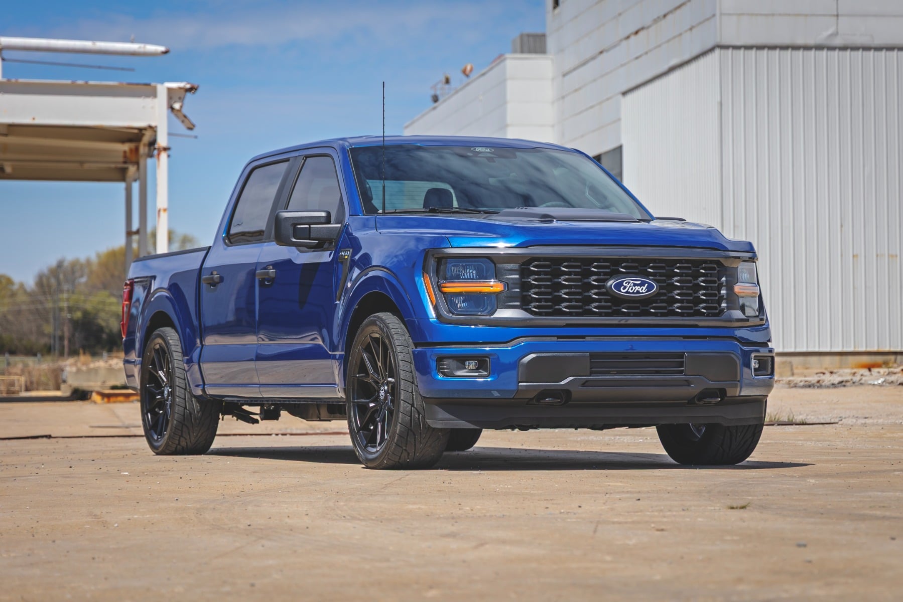 2 Inch Lowering Kit 4 Inch Rear Lowering M1 Ford F-150 4WD (2015-2026) Rough Country-3