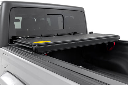 Hard Low Profile Bed Cover 5 Foot Bed Jeep Gladiator JT 4WD (2020-2025) Rough Country-4