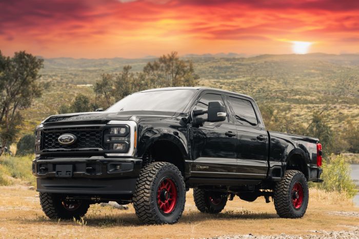 6 Inch Coil Spring Lift Kit With Falcon Shocks And Radius Arms 2023-2025 Ford Super Duty F-250/F-350 4WD ReadyLIFT-1