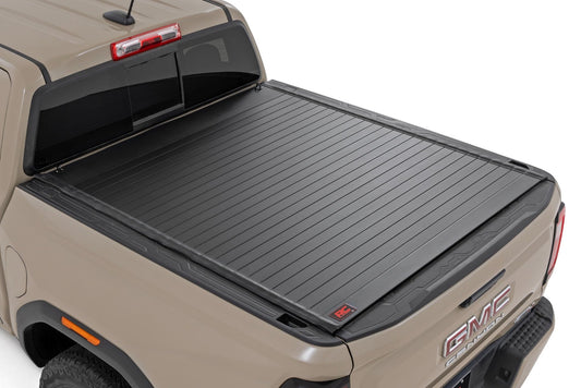 Hard Roll Up Bed Cover 5 Foot Bed Chevy/GMC Canyon/Colorado 2WD/4WD (23-26) Rough Country