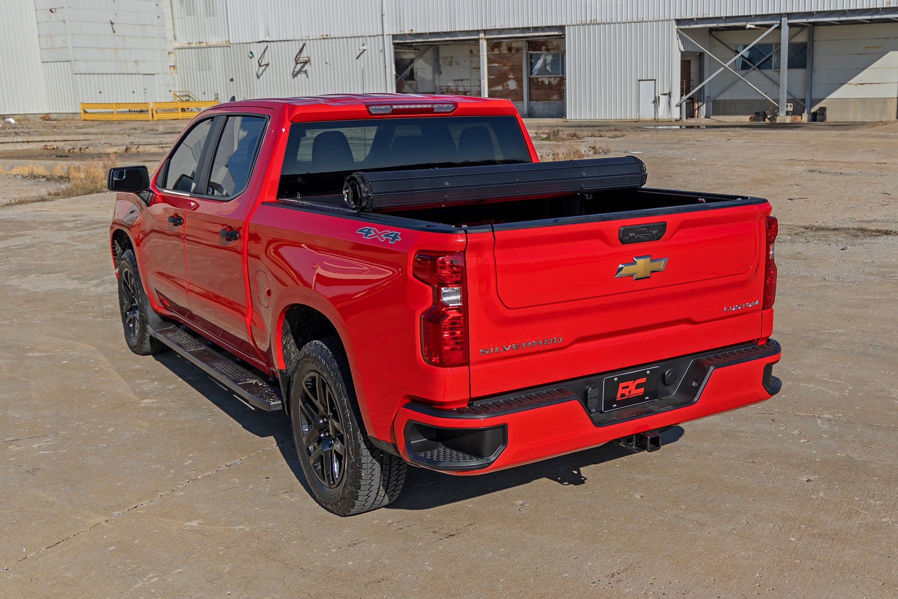 Hard Roll Up Bed Cover 5 Foot 10 Inch Bed Chevy/GMC Sierra 1500 (19-26)/Silverado 1500 (19-26) Rough Country-5
