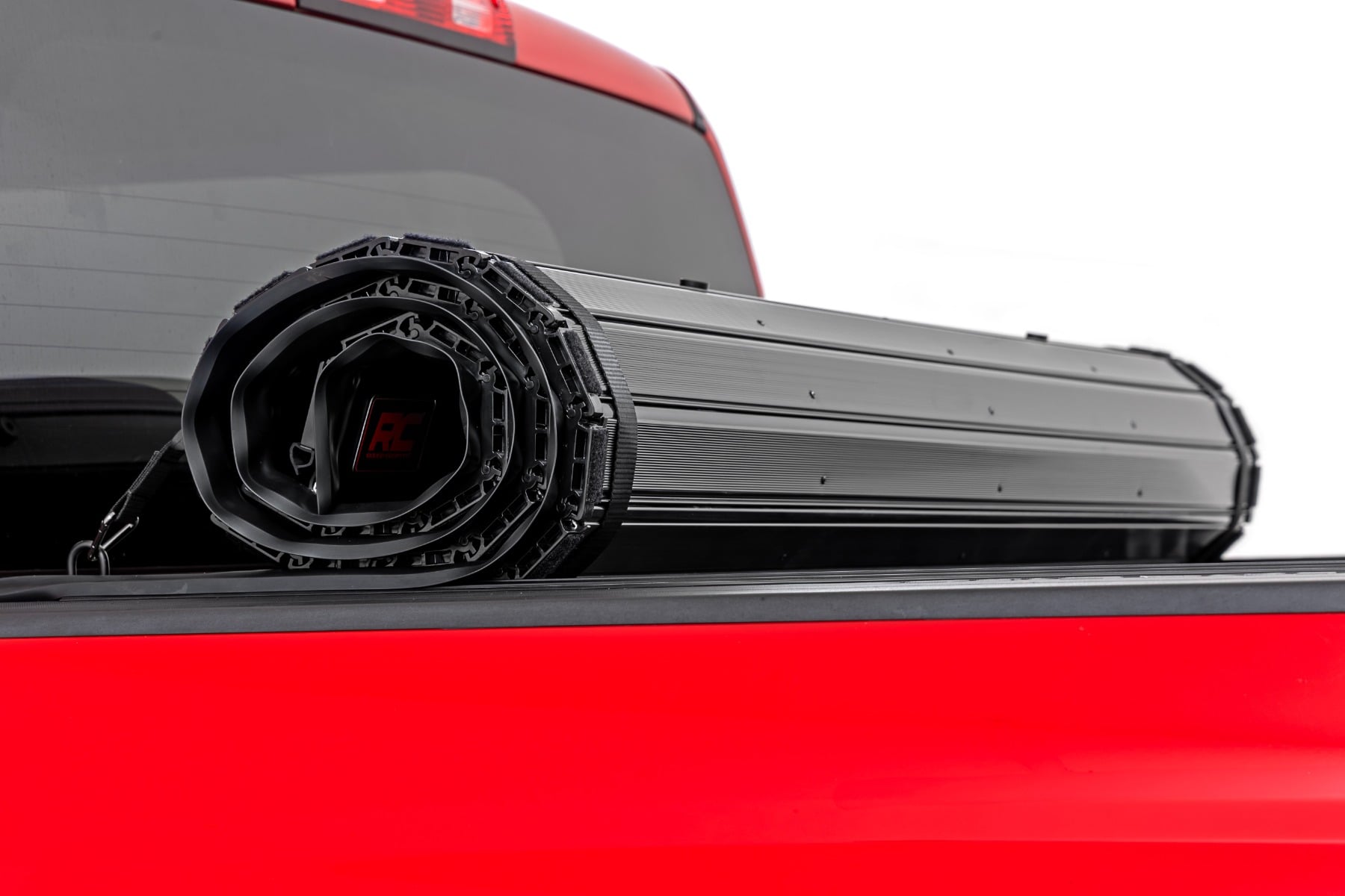 Hard Roll Up Bed Cover 5 Foot 9 Inch Bed Silverado/Sierra 1500 (14-18 & Classic) Rough Country-3