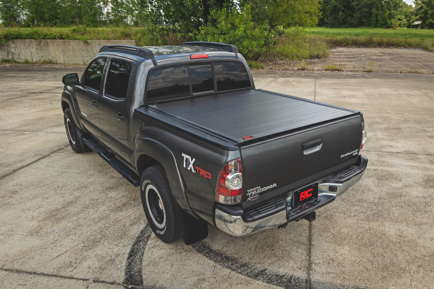 Hard Roll Up Bed Cover 5 Foot Bed Toyota Tacoma 2WD/4WD (2005-2015) Rough Country-5
