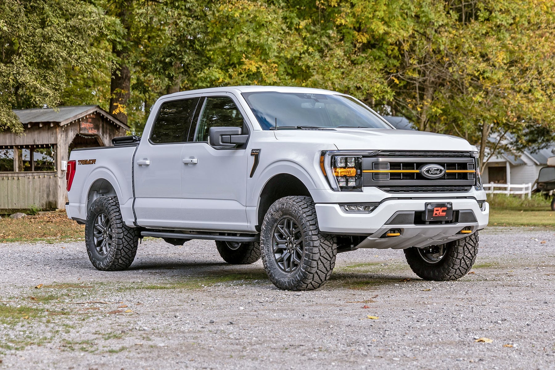 2.5 Inch Lift Kit M1 Struts Ford F-150 Tremor 4WD (2021-2025) Rough Country-2