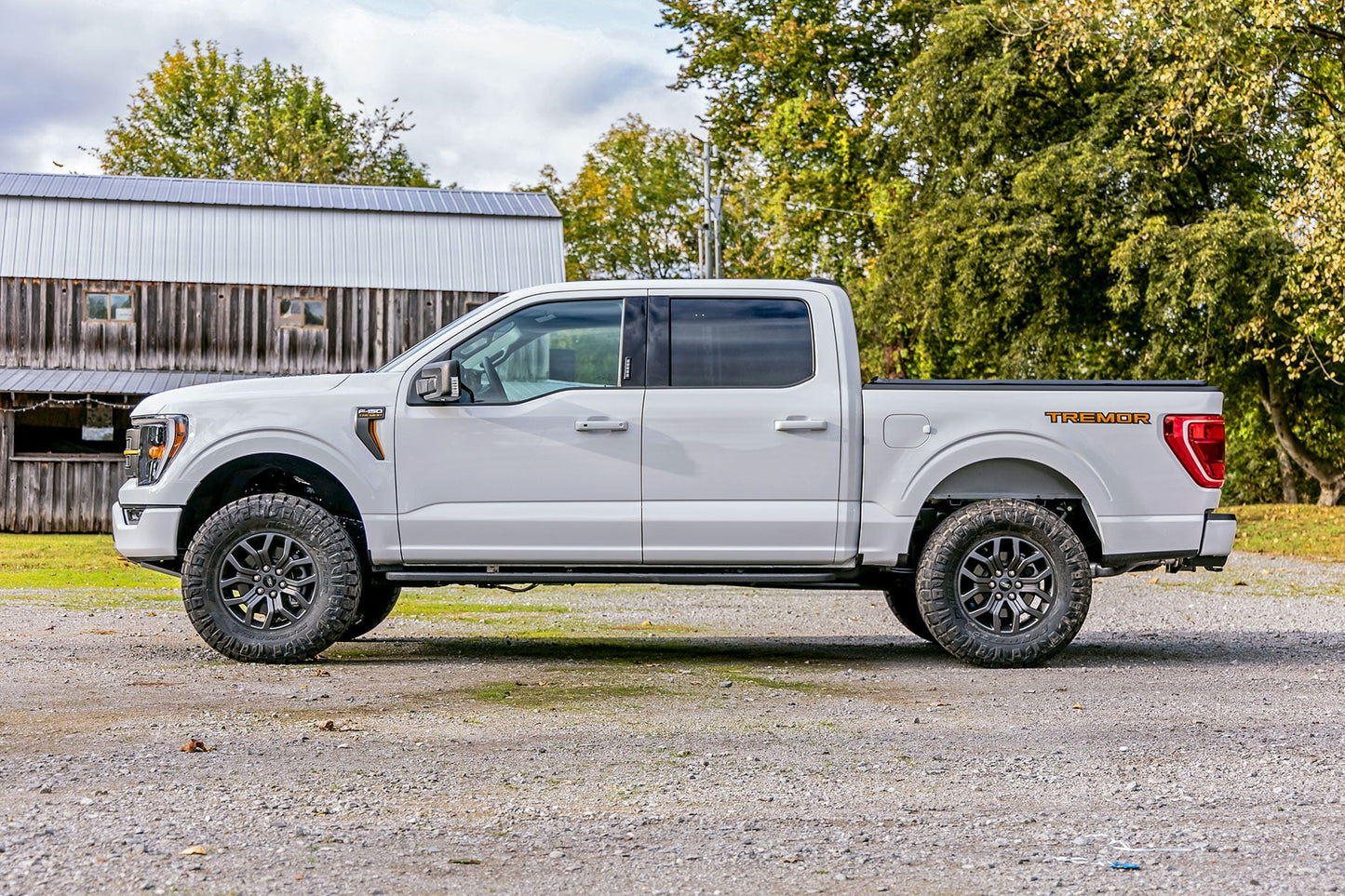 2.5 Inch Lift Kit M1 Struts Ford F-150 Tremor 4WD (2021-2025) Rough Country-3