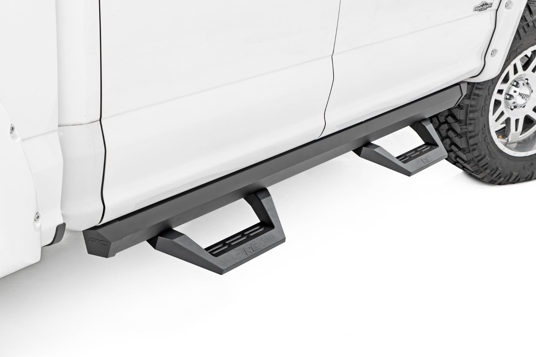 Rough Country SRX2 Adjustable Aluminum Step Crew Cab 15-22 Ford F-150/17-22 Super Duty Rough Country