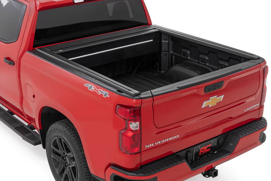 Powered Retractable Bed Cover 5 Foot 10 Inch Bed Chevy/GMC Sierra 1500 (19-26)/Silverado 1500 (19-26) Rough Country-1