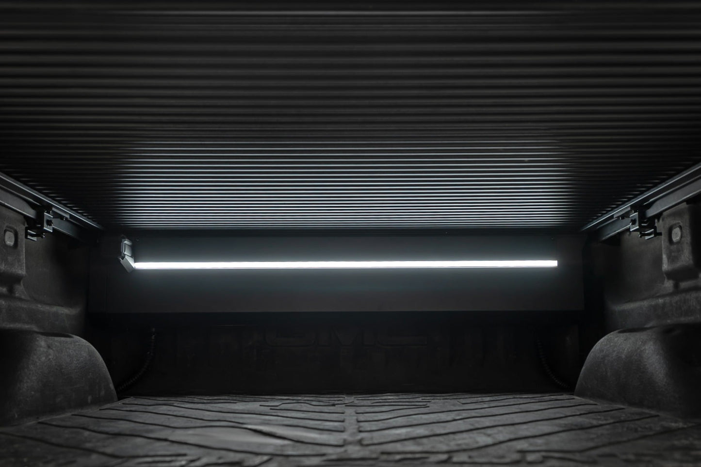 Powered Retractable Bed Cover 5 Foot 9 Inch Bed Silverado/Sierra 1500 (14-18 & Classic) Rough Country-3