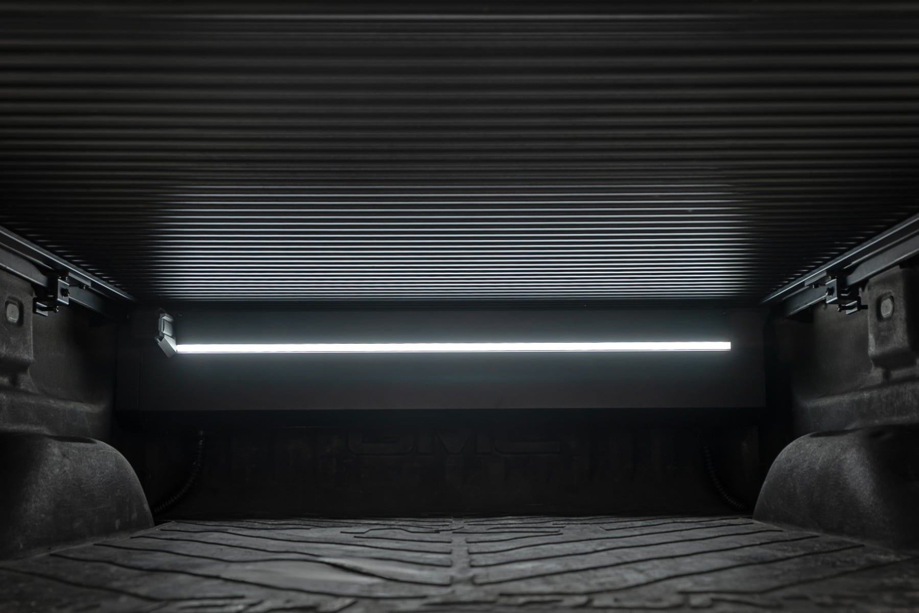 Powered Retractable Bed Cover 5 Foot 9 Inch Bed Silverado/Sierra 1500 (14-18 & Classic) Rough Country-3