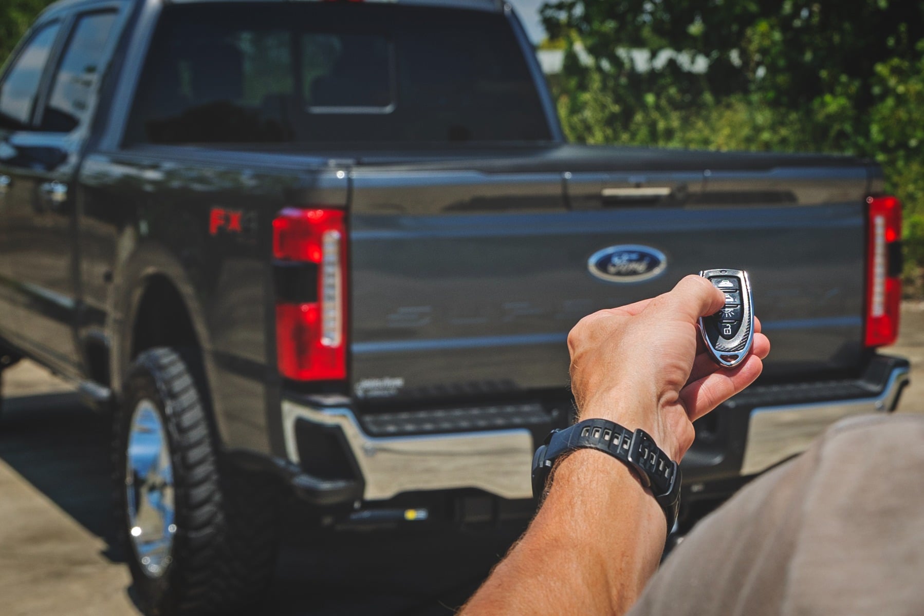 Powered Retractable Bed Cover 6 Foot 10 Inch Bed Ford F-250/F-350 Super Duty (17-26) Rough Country-5