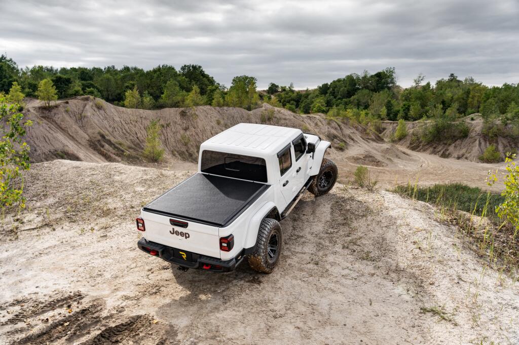 Lo Pro Tonneau Cover Black 2020-2025 Jeep Gladiator with or without Trail Rail System Truxedo-1