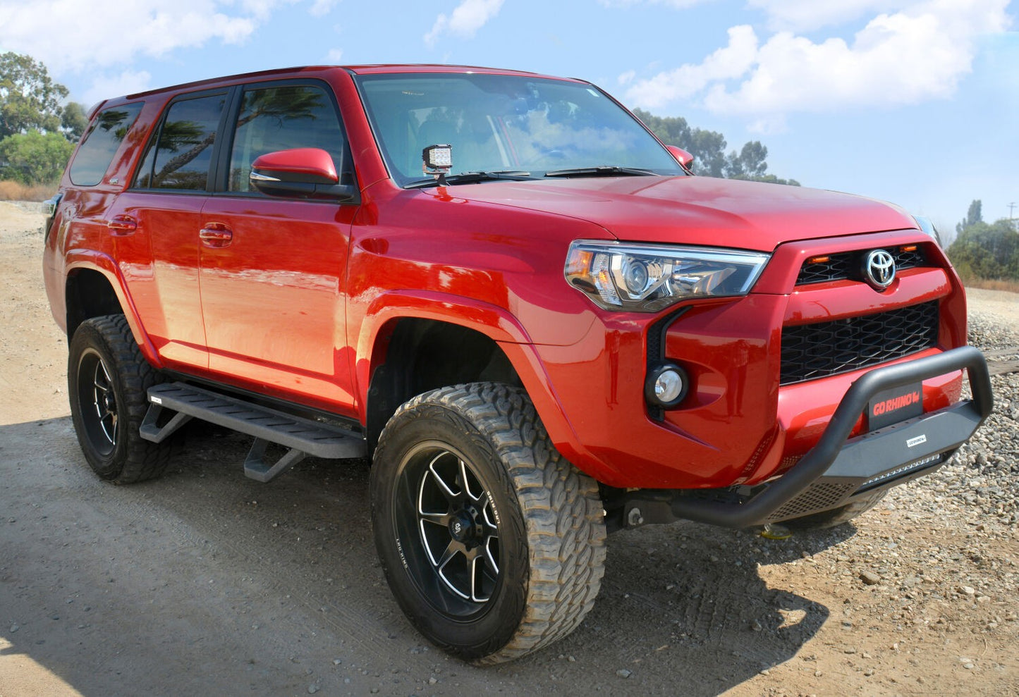 RC4 LR with Mounting Brackets & 20 Inch Light Bar Textured Black 2016-2024 Toyota 4Runner Go Rhino-2
