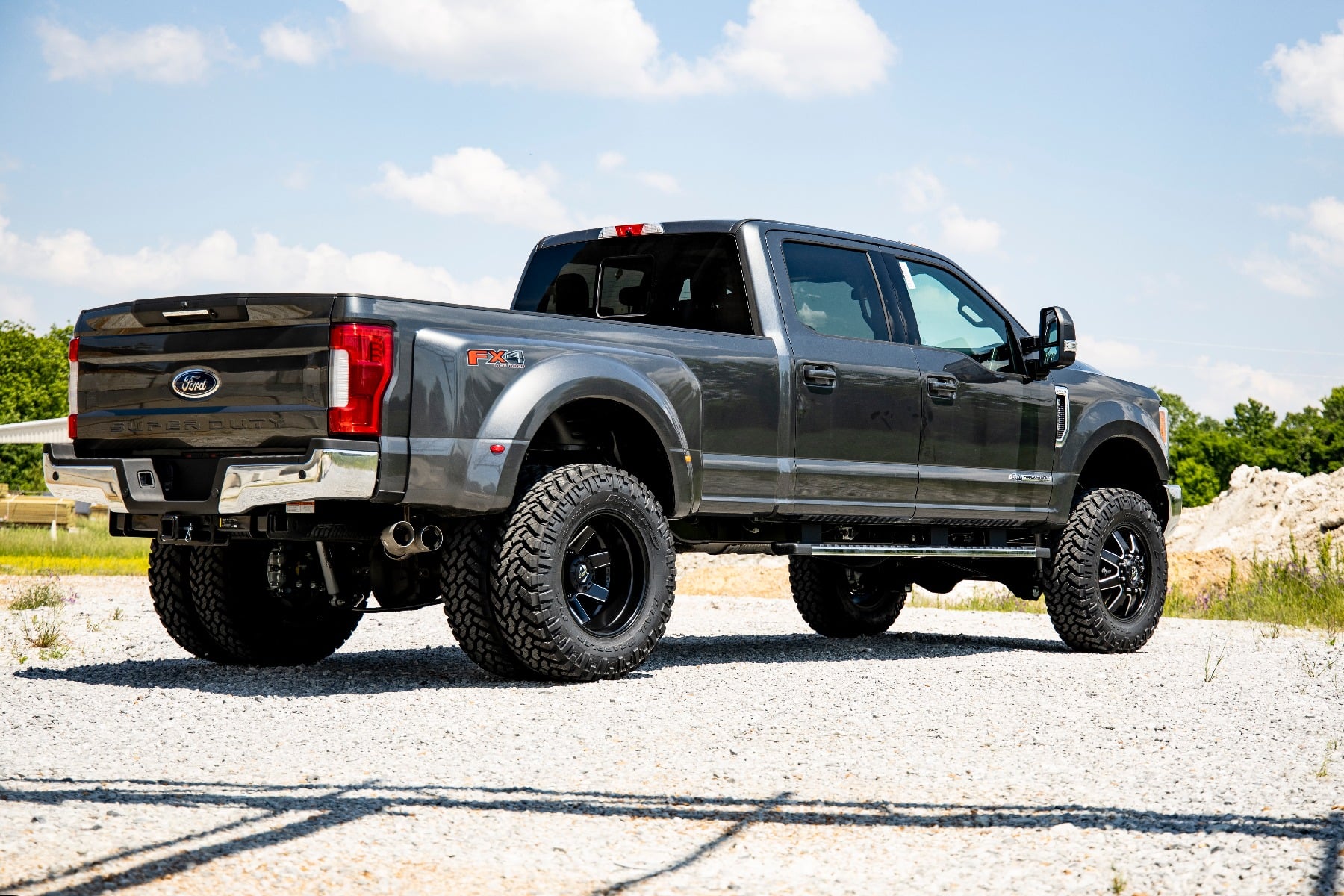 4.5 Inch Lift Kit Dually M1 Ford F-350 Super Duty 4WD (2017-2022) Rough Country-1