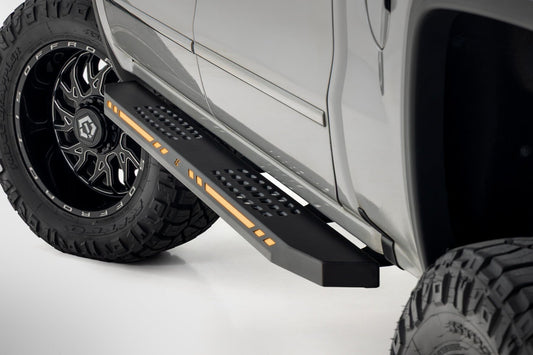 AC2 Running Boards Amber/White Crew Cab Silverado/Sierra 1500 (07-18) Rough Country