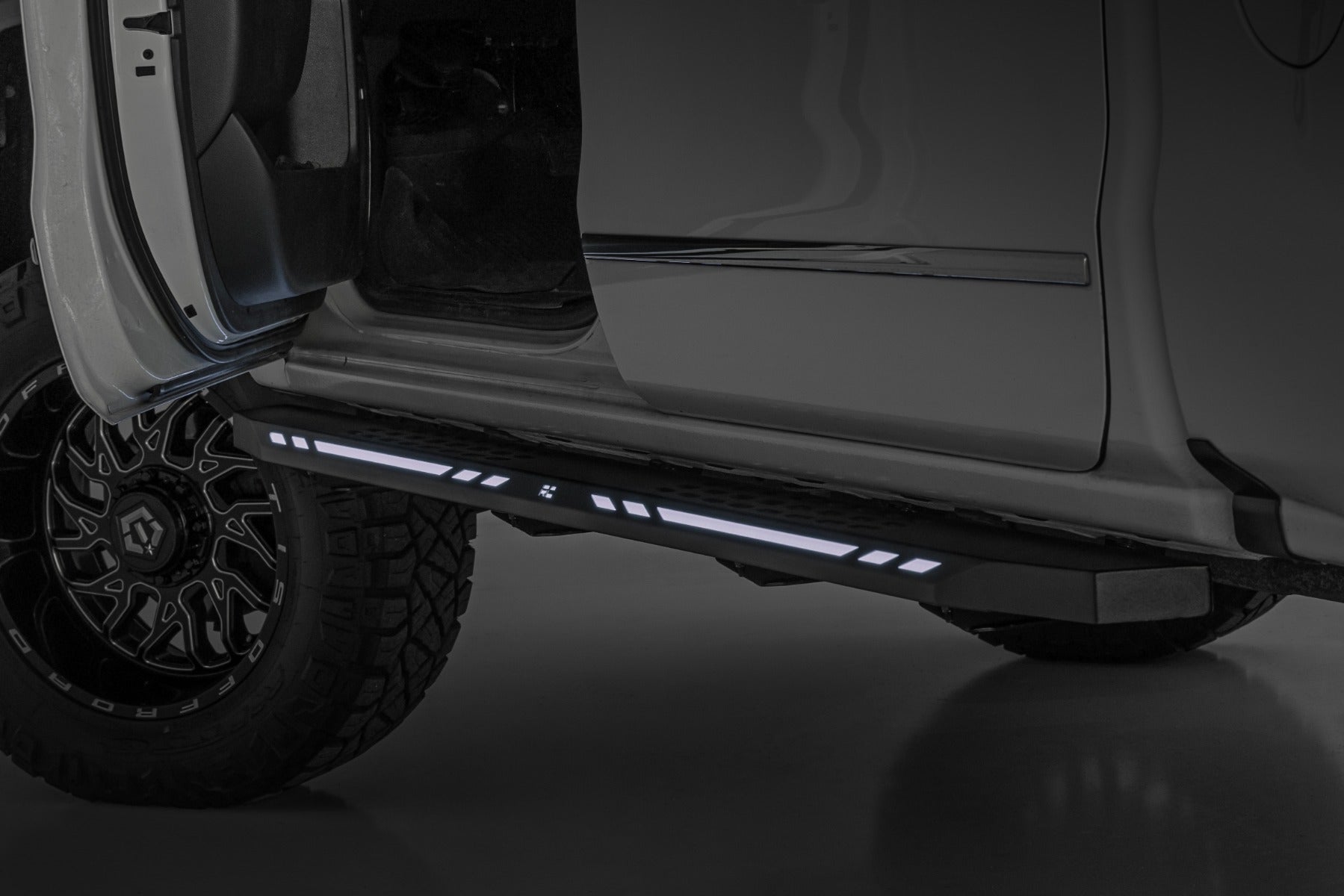 AC2 Running Boards Amber/White Crew Cab Silverado/Sierra 1500 (07-18) Rough Country-5