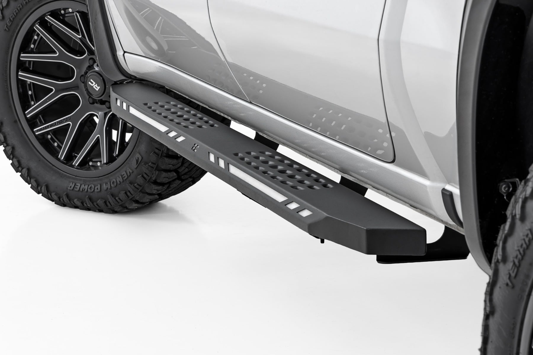 AC2 Running Boards Amber/White Crew Cab Silverado/Sierra 1500/2500HD/3500HD (19-26) Rough Country-2