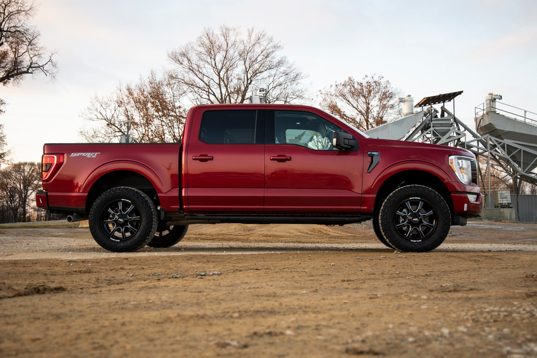 Rough Country 2.0 Inch Ford Leveling Kit w/N3 Struts and Shocks For 2021 F-150 Rough Country