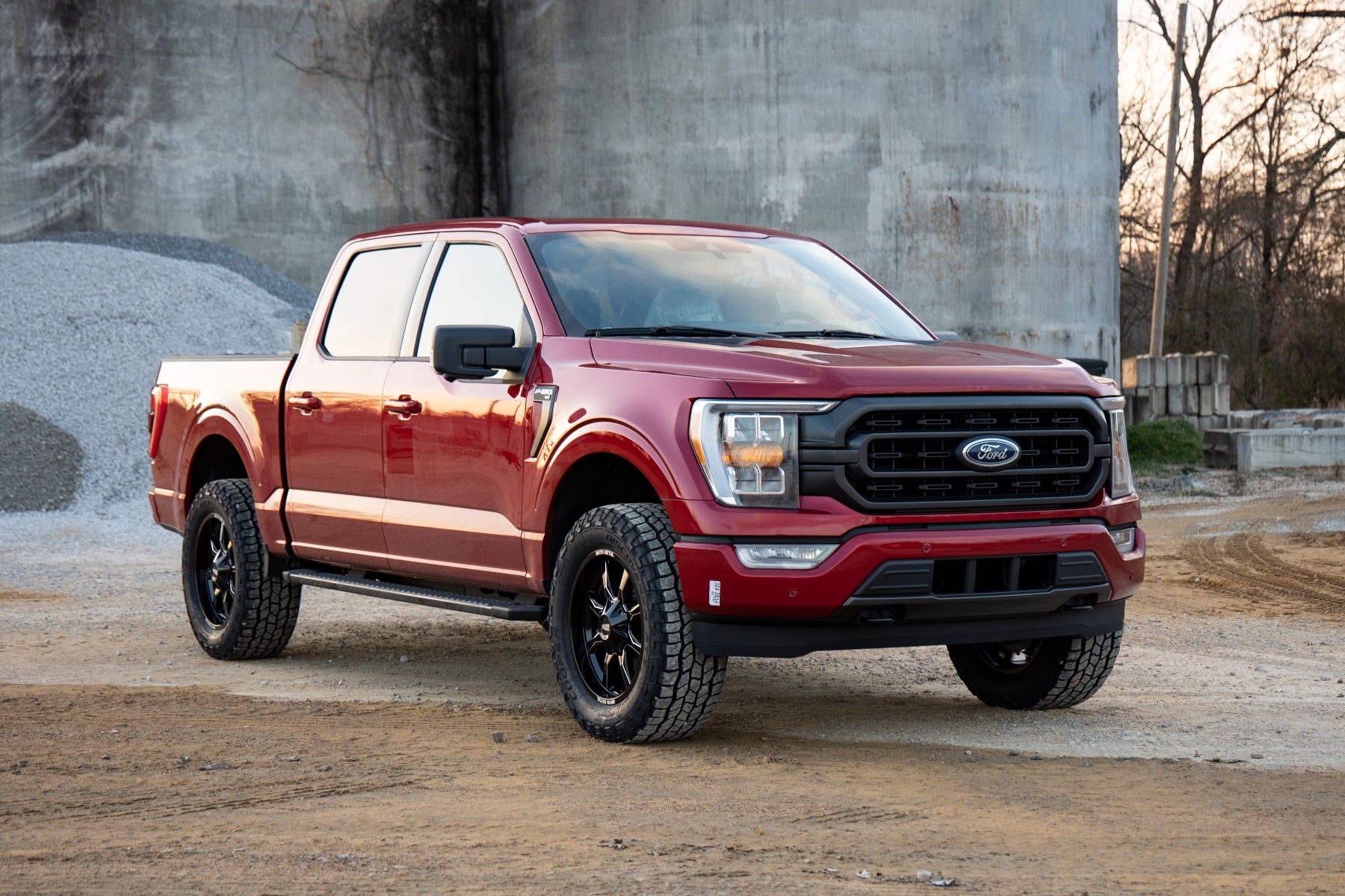 2 Inch Lift Kit M1 Struts/M1 Ford F-150 4WD (2021-2026) Rough Country-1