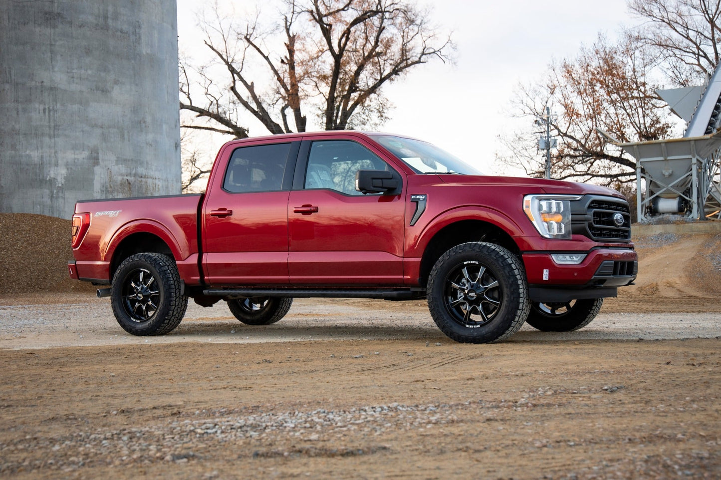 2 Inch Lift Kit M1 Struts/M1 Ford F-150 4WD (2021-2026) Rough Country-3