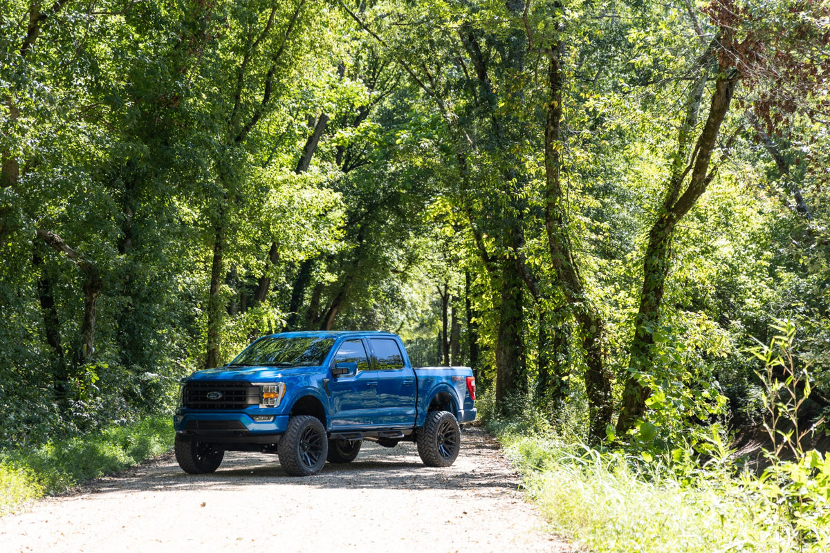 6 Inch Lift Kit V2 21-22 Ford F-150 4WD Rough Country-2