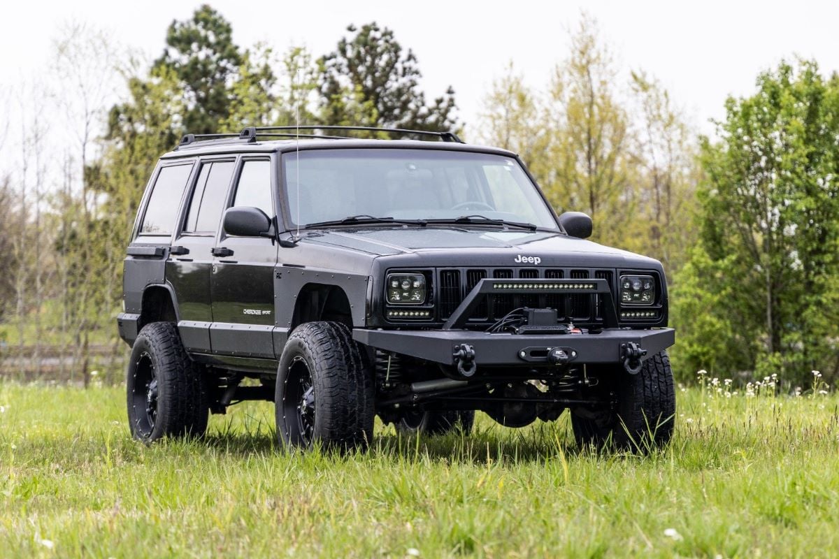 3 Inch Lift Kit RR Springs M1 Jeep Cherokee XJ 2WD/4WD (1984-2001) Rough Country-1