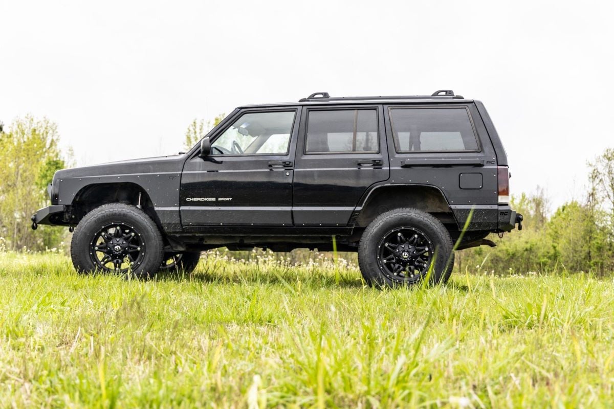 3 Inch Lift Kit RR Springs M1 Jeep Cherokee XJ 2WD/4WD (1984-2001) Rough Country-4