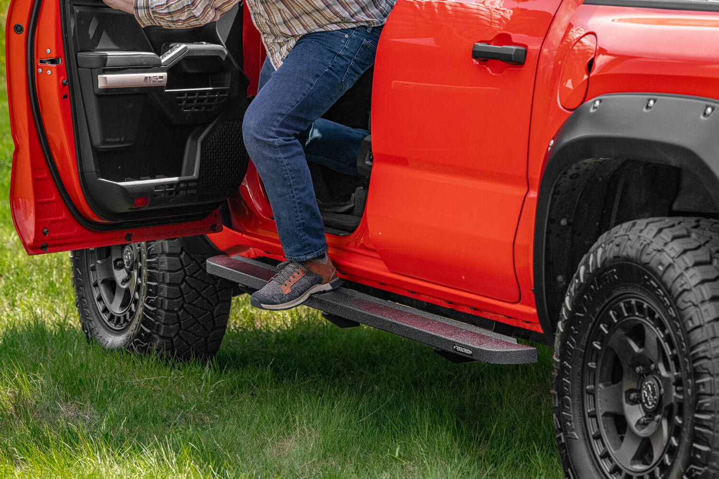RB10 Slim Line Running Boards with Mounting Brackets Kit Protective Bedliner coating 2024-2026 Toyota Tacoma Go Rhino-5
