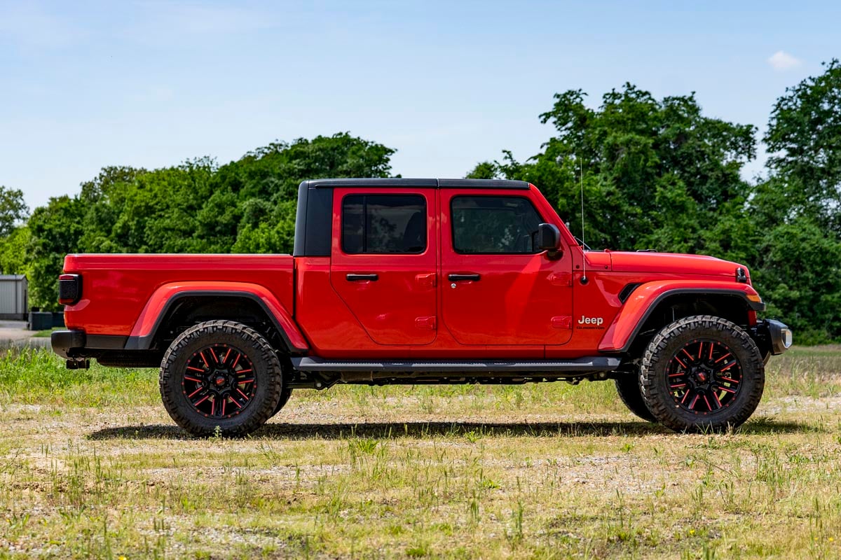 2.5 Inch Leveling Kit Spacers V2 Jeep Gladiator JT 4WD (2020-2023) Rough Country-3