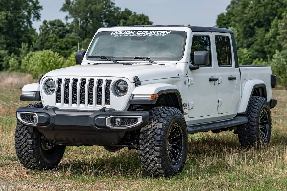 2.5 Inch Leveling Kits Springs M1 Jeep Gladiator JT 4WD (2020-2023) Rough Country-1