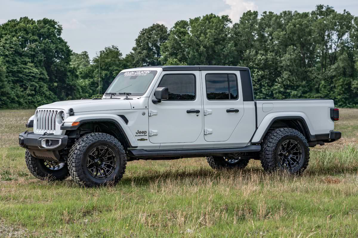 2.5 Inch Leveling Kits Springs M1 Jeep Gladiator JT 4WD (2020-2023) Rough Country-3