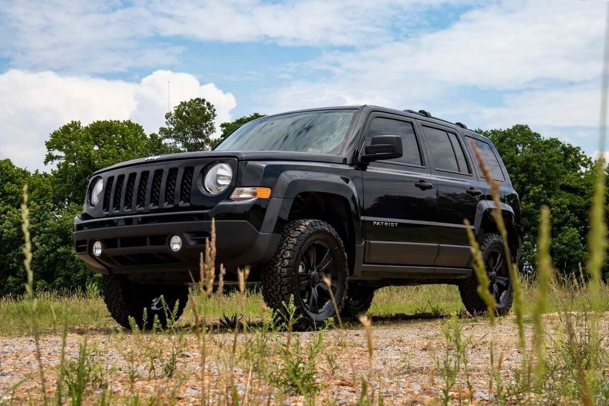 2 Inch Lift Kit N3 Front Struts Jeep Compass (07-16)/Patriot (10-17) Rough Country-1