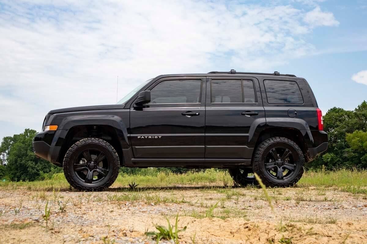 2 Inch Lift Kit N3 Front Struts Jeep Compass (07-16)/Patriot (10-17) Rough Country-2