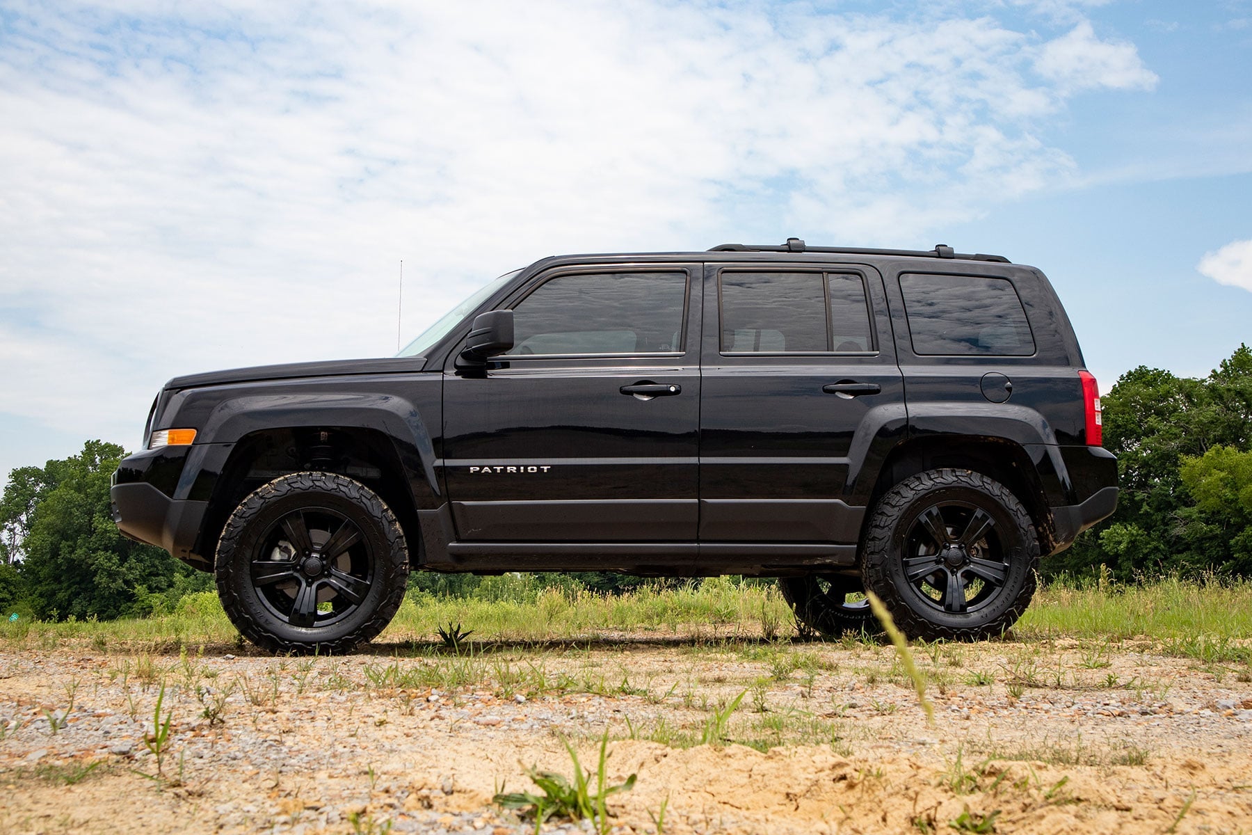 2 Inch Lift Kit N3 Struts Jeep Compass (07-16)/Patriot (10-17) Rough Country-1